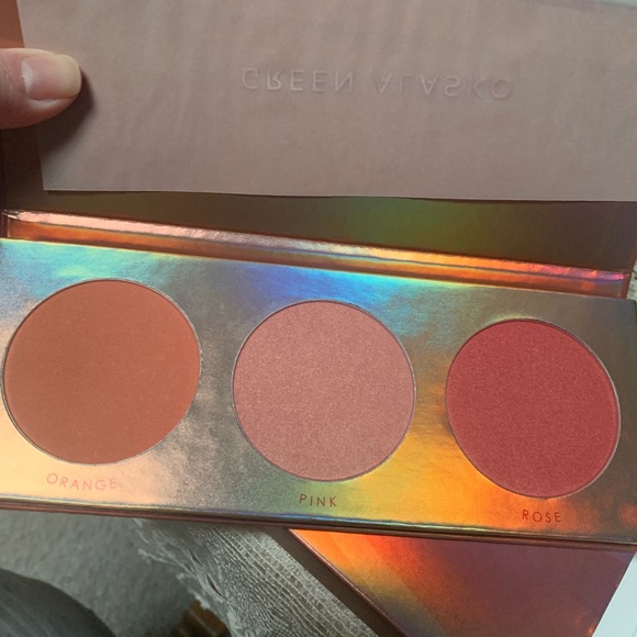 Makeup 5 Piece Bundle With Makeup Bag - Picture 6 of 7